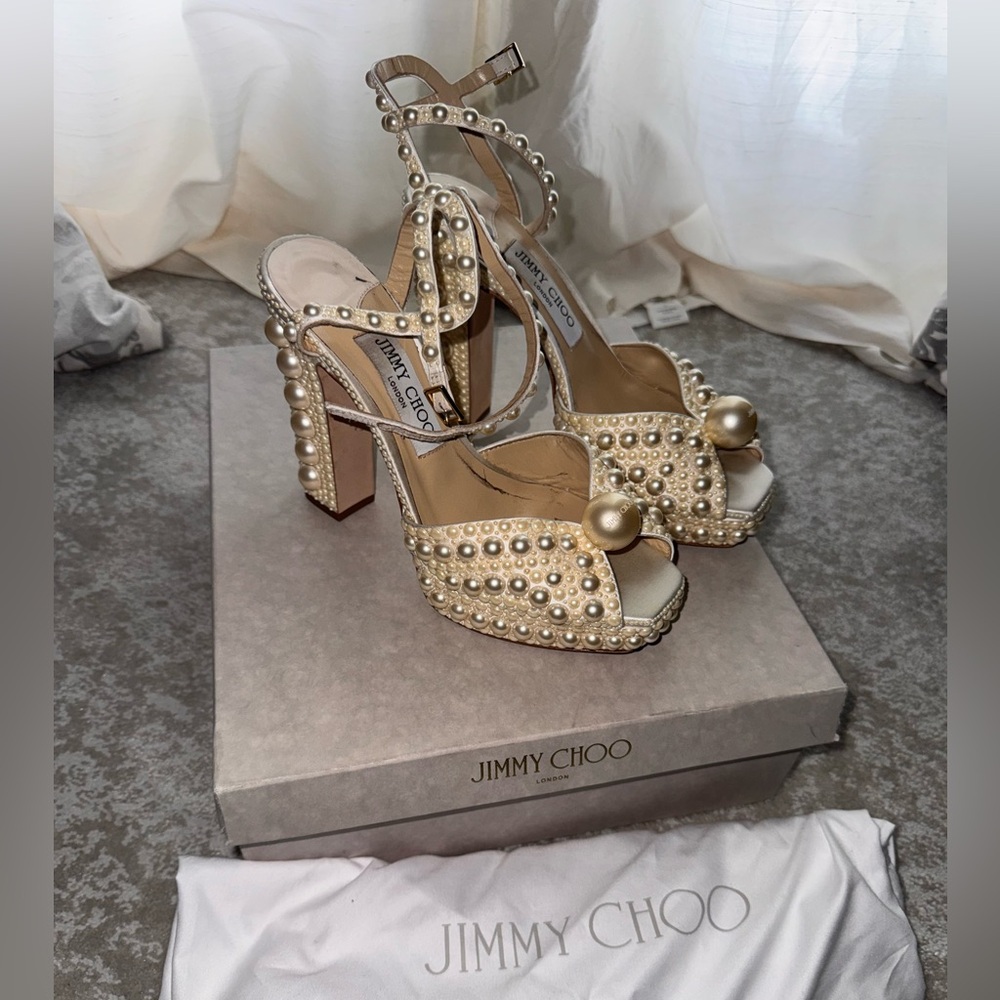 Jimmy Choo Pearl Embellished White Bridal Heels size 38 - Picture 3 of 16